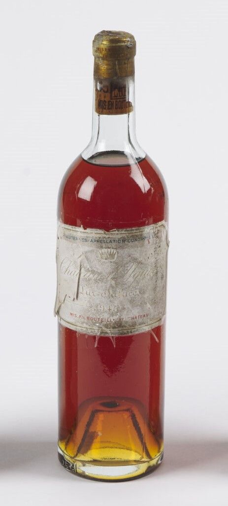 Null Château d'Yquem 1945

Lur-Saluces 

1 bouteille mi épaule , étiquette décol&hellip;