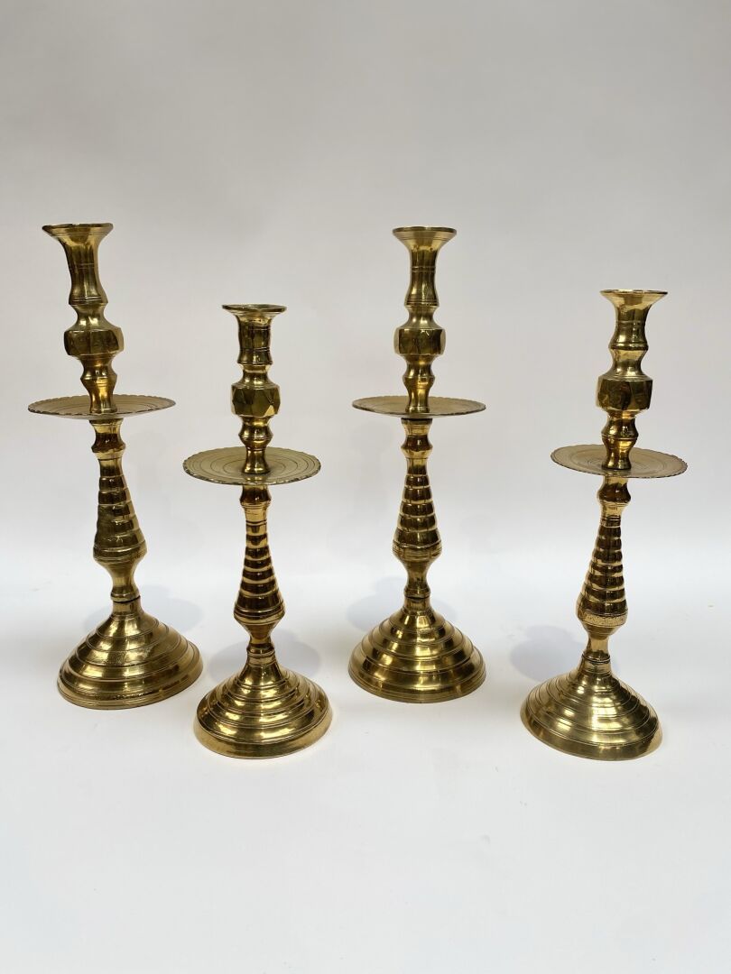 Null EXTREME EASTERN WORK of the 20th century 

Two pairs of gilded metal pikes &hellip;