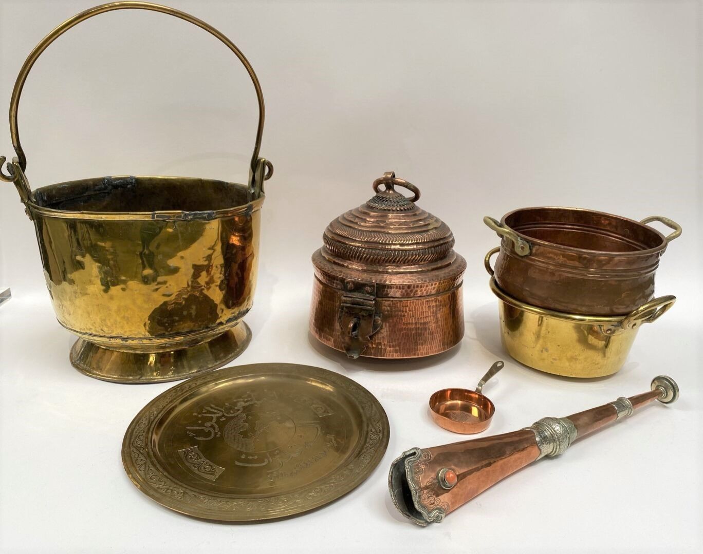 Null COPPER SET, including pots, pans, covered pot, tray, a body.