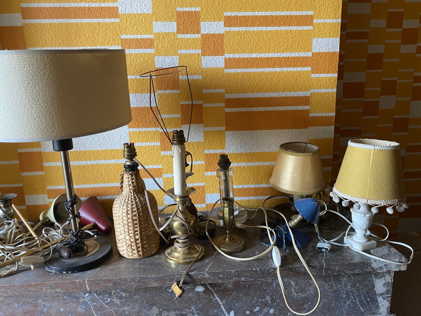 Null Set of table lamps and oil lamps.