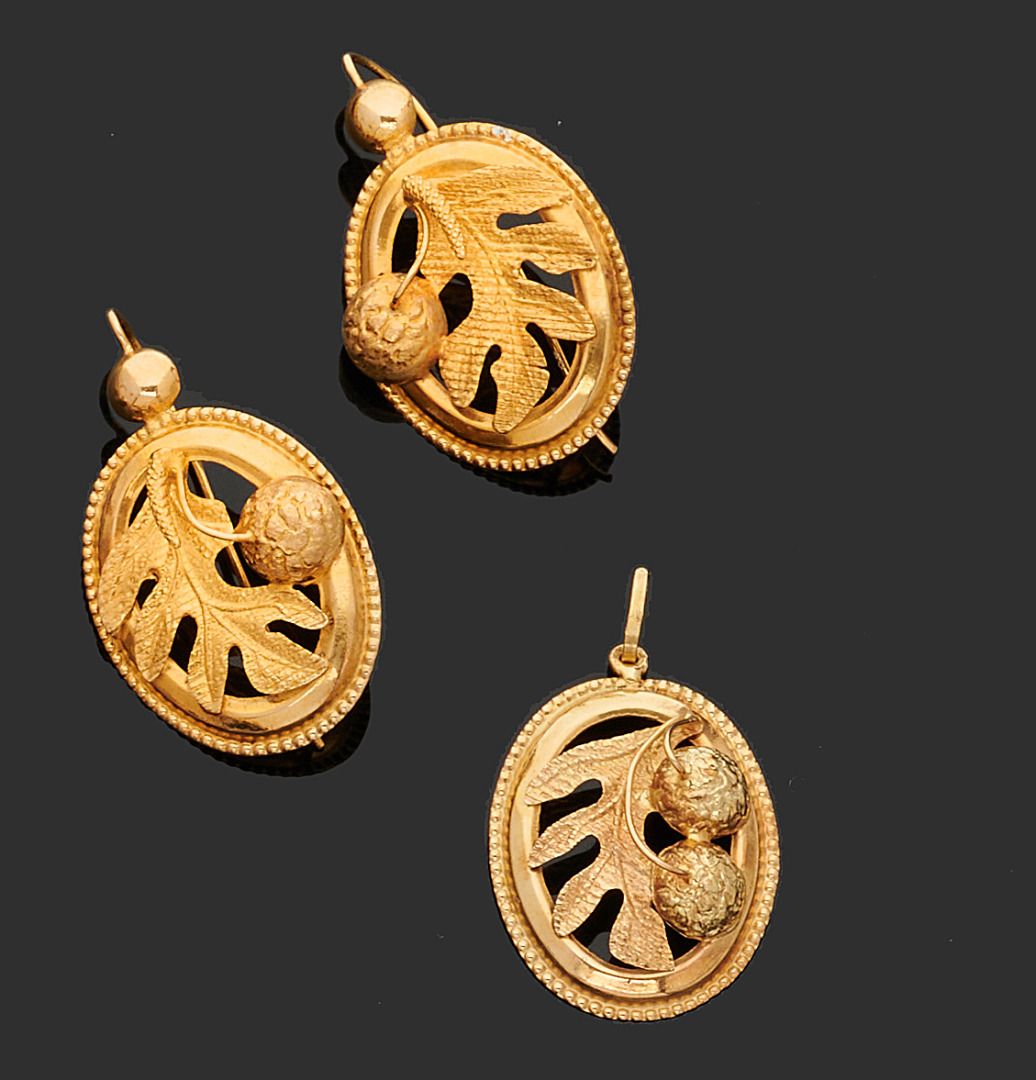 Null PENDANT AND PAIR OF EARRINGS in yellow gold 750 thousandths engraved and op&hellip;