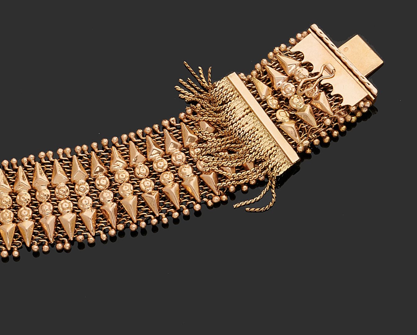 Null 黄金750千分之一镂空丝带，饰有花朵和几何图案的手镯。
(事故和失误）。
长度： 16,7 cm
毛重 : 45,7 g