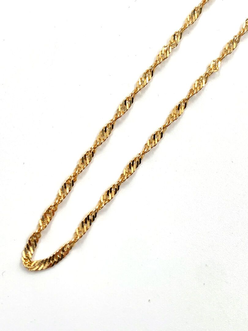 Null 750千分之一黄金项链，链节出现扭曲。
长度： 59 cm
毛重 : 5,2 g