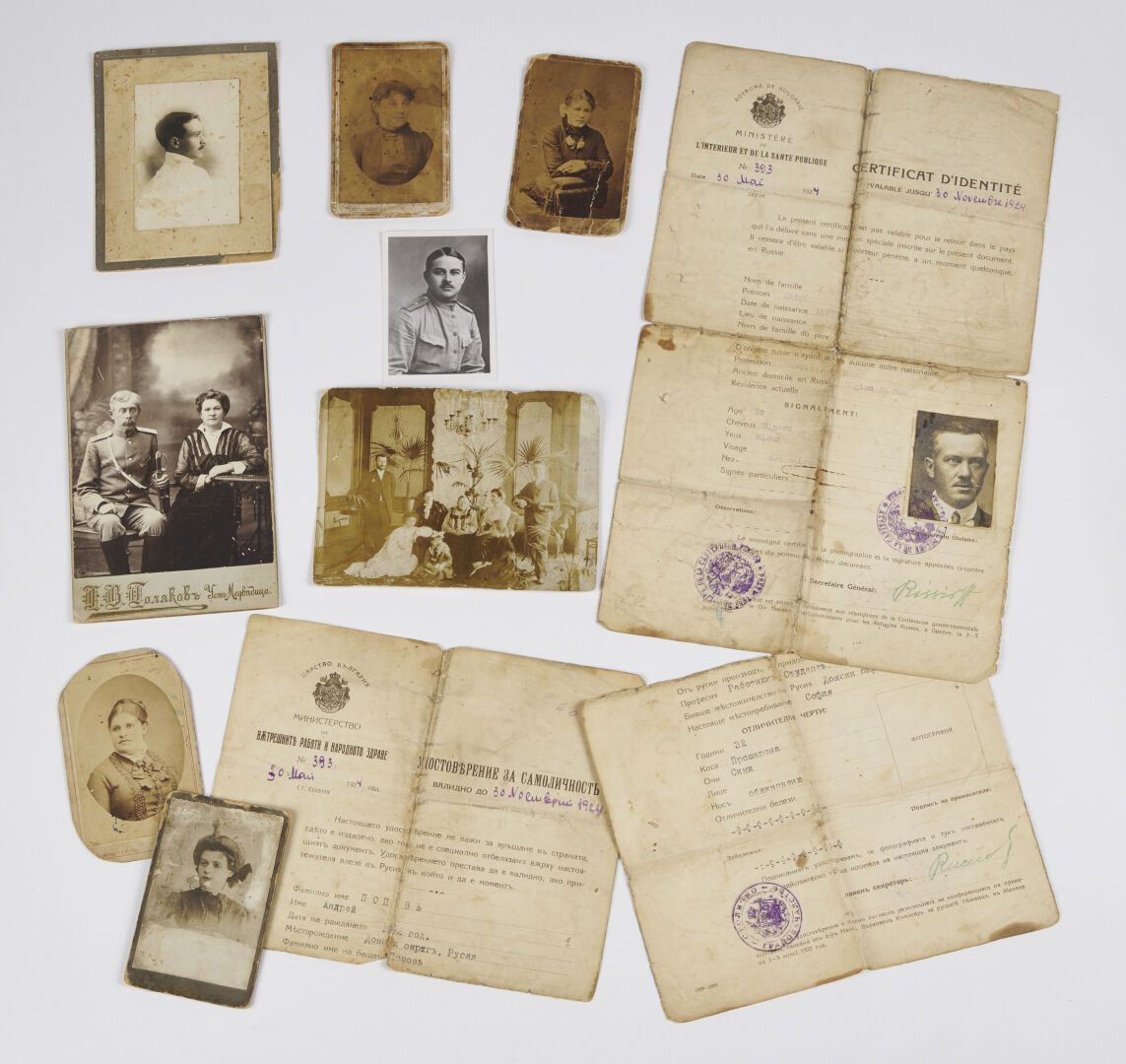 Null Set von russischen Büchern, Manuskripten, Fotos und Objekten, bestehend aus&hellip;