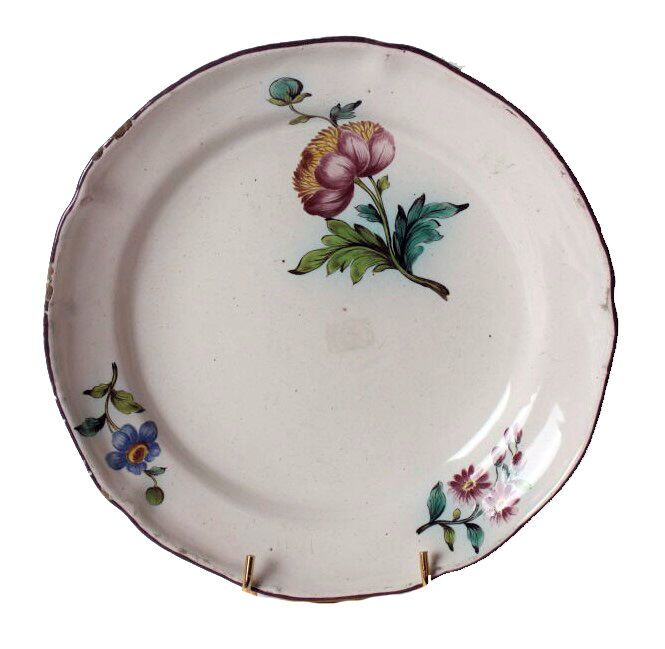 Null Tournai
Plate with contoured edge in earthenware with polychrome decoration&hellip;