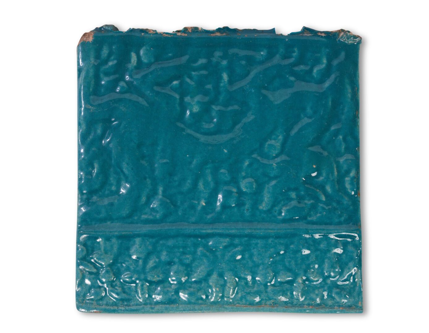 Null 伊朗
两块绿松石色的单色釉面陶瓷墙砖，上面有模压装饰，有一个simurgh和一条龙，上面有一个飞龙的楣子。
13世纪晚期。
25厘米×25厘米。
小碎&hellip;