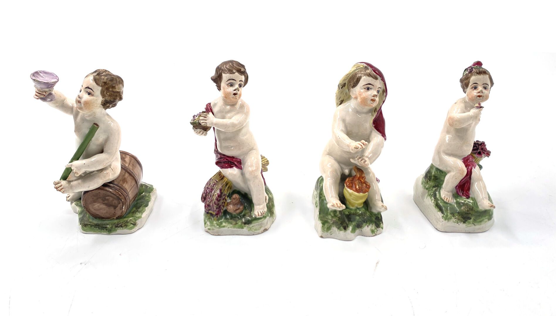 Null Lunéville
Ensemble de quatre statuettes allégories des Saisons sous les tra&hellip;