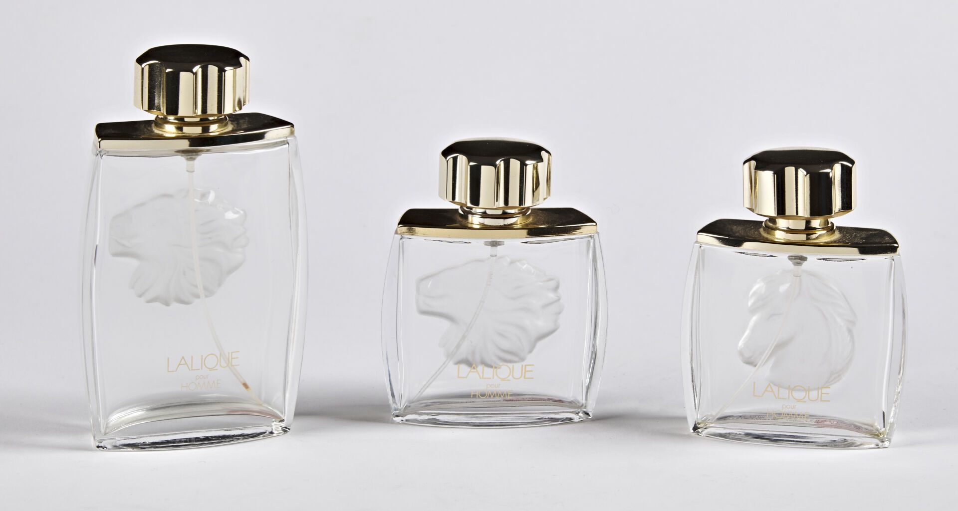 Null 拉利克水晶

一套三个香水瓶，"Les Mascottes "系列，两个 "狮子 "模型和一个 "马 "模型。

白色模制水晶证明，经缎面处理和抛光，&hellip;