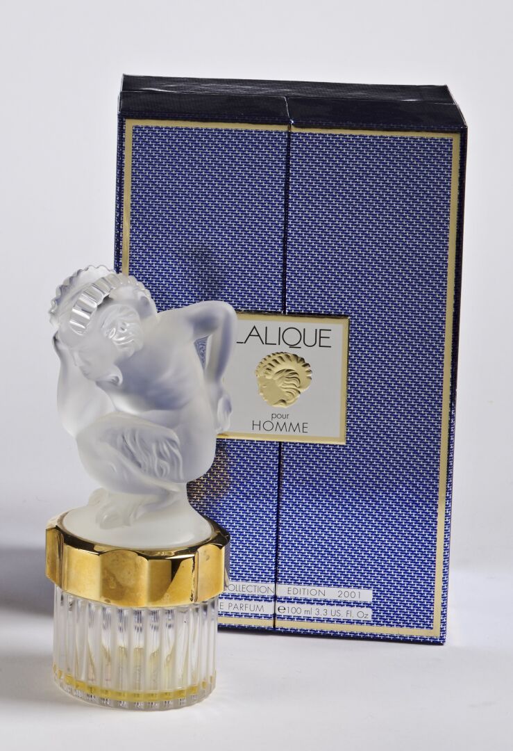 Null 克里斯托尔-拉利克

带散热器盖的香水瓶，"Les Mascottes "系列，"Faune "型号，2001年限量版。

证明在压制的白色水晶中，有&hellip;