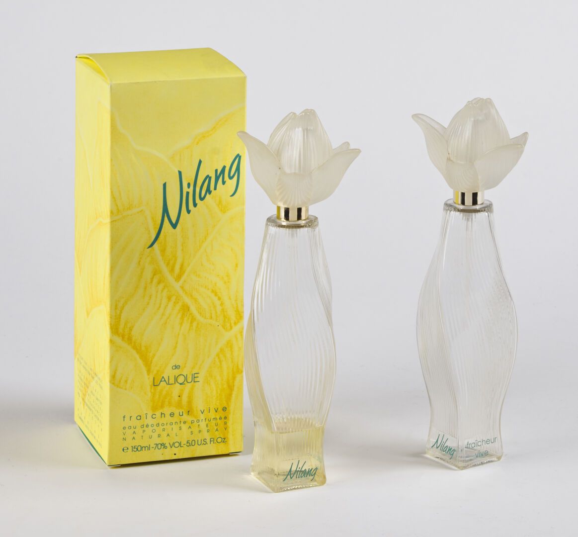 Null lalique水晶

一套两个 "Nilang "香水瓶。

哑光和亮光的塑料样板和白色有机玻璃瓶塞。其中一个的原始盒子。

正面有标题。

高20厘&hellip;