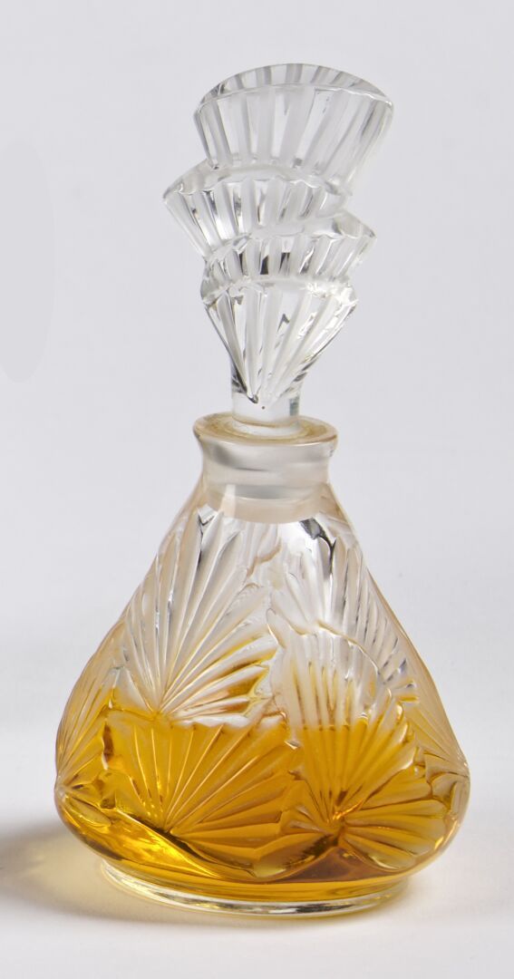 Null CRISTAL LALIQUE

Frasco de perfume, modelo "Palmes". 

Prueba en cristal bl&hellip;