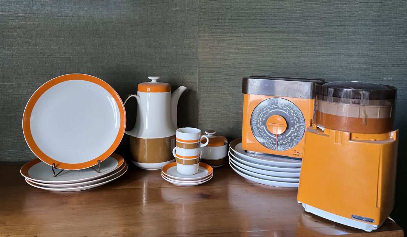 Null Set of dishes and appliances from the 1970s including 

- German manufactur&hellip;