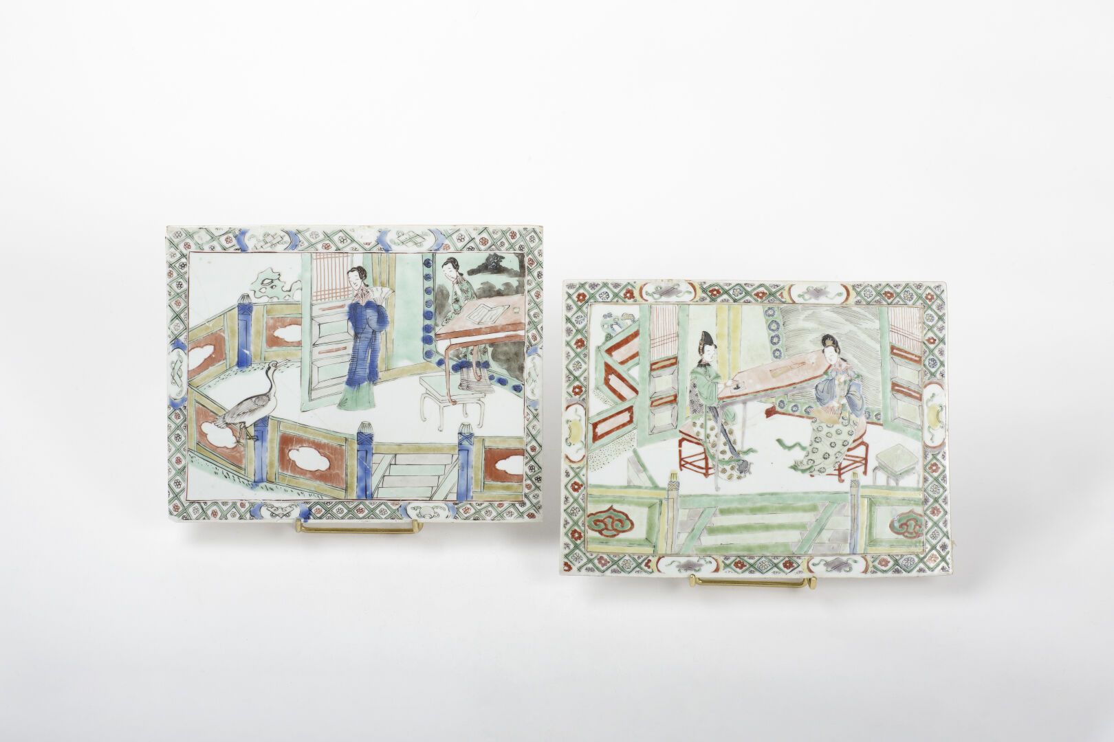 Null CHINA

Zwei rechteckige Porzellanplatten mit polychromem Dekor aus Glasuren&hellip;