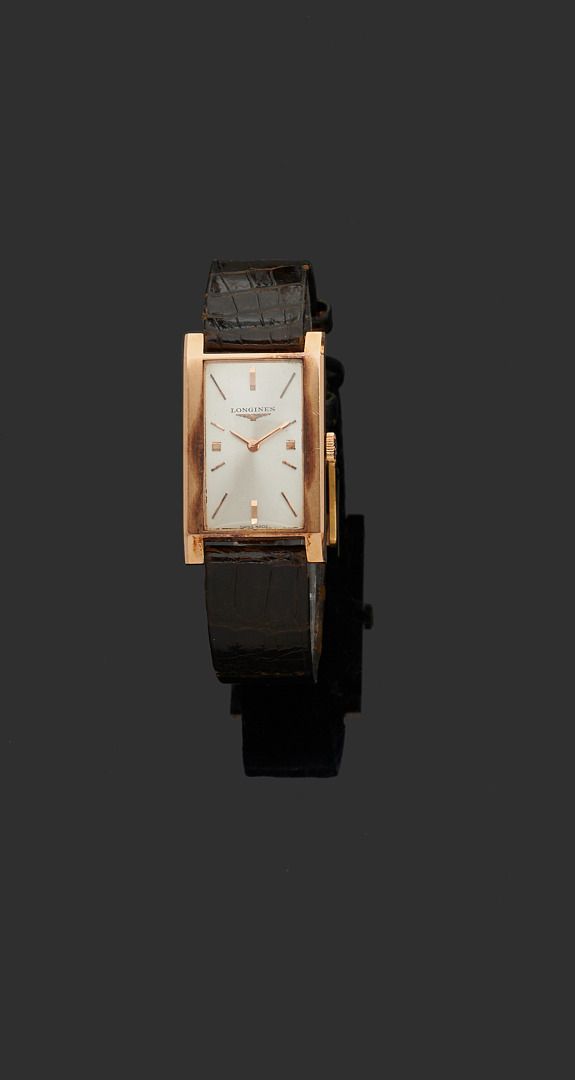 Null LONGINES
Armbanduhr für Herren. Die rechteckige Uhr aus 750er Gelbgold, gra&hellip;