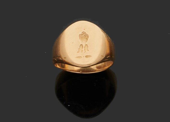 Null Ring in yellow gold 750 thousandth, the engraved center.
(Wear).
Turn of fi&hellip;