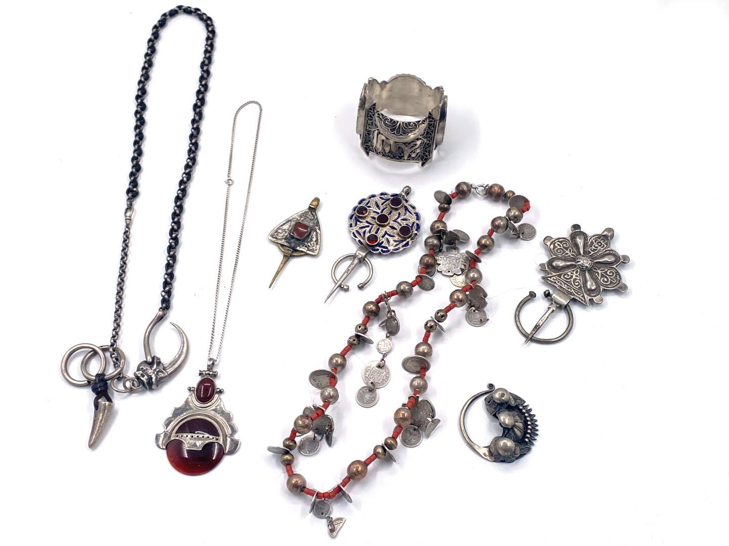 Null LOT von Halsketten, Fibeln und einem Gelenkarmband aus Silber 800 Tausendst&hellip;