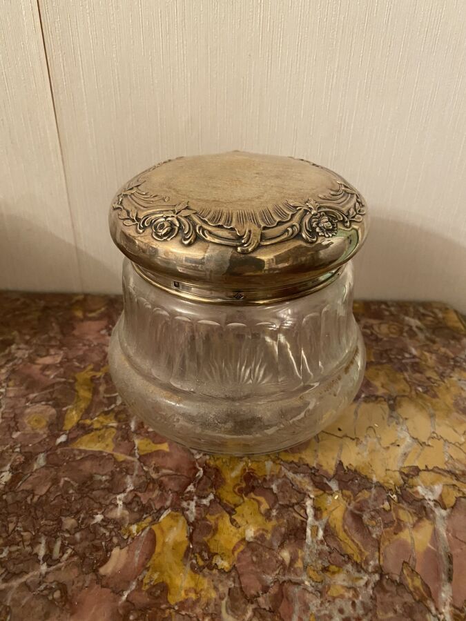 Null Silberset bestehend aus 
-Eine Zuckerdose aus Glas mit Diamantspitze, Silbe&hellip;