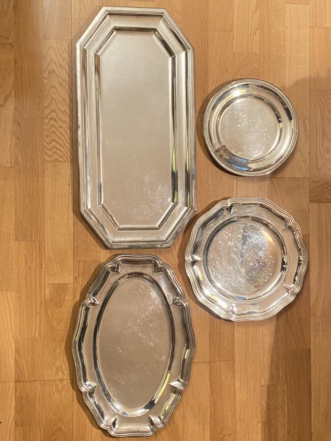 Null Set of four silver plated dishes :
one octagonal with net decoration. Size:&hellip;