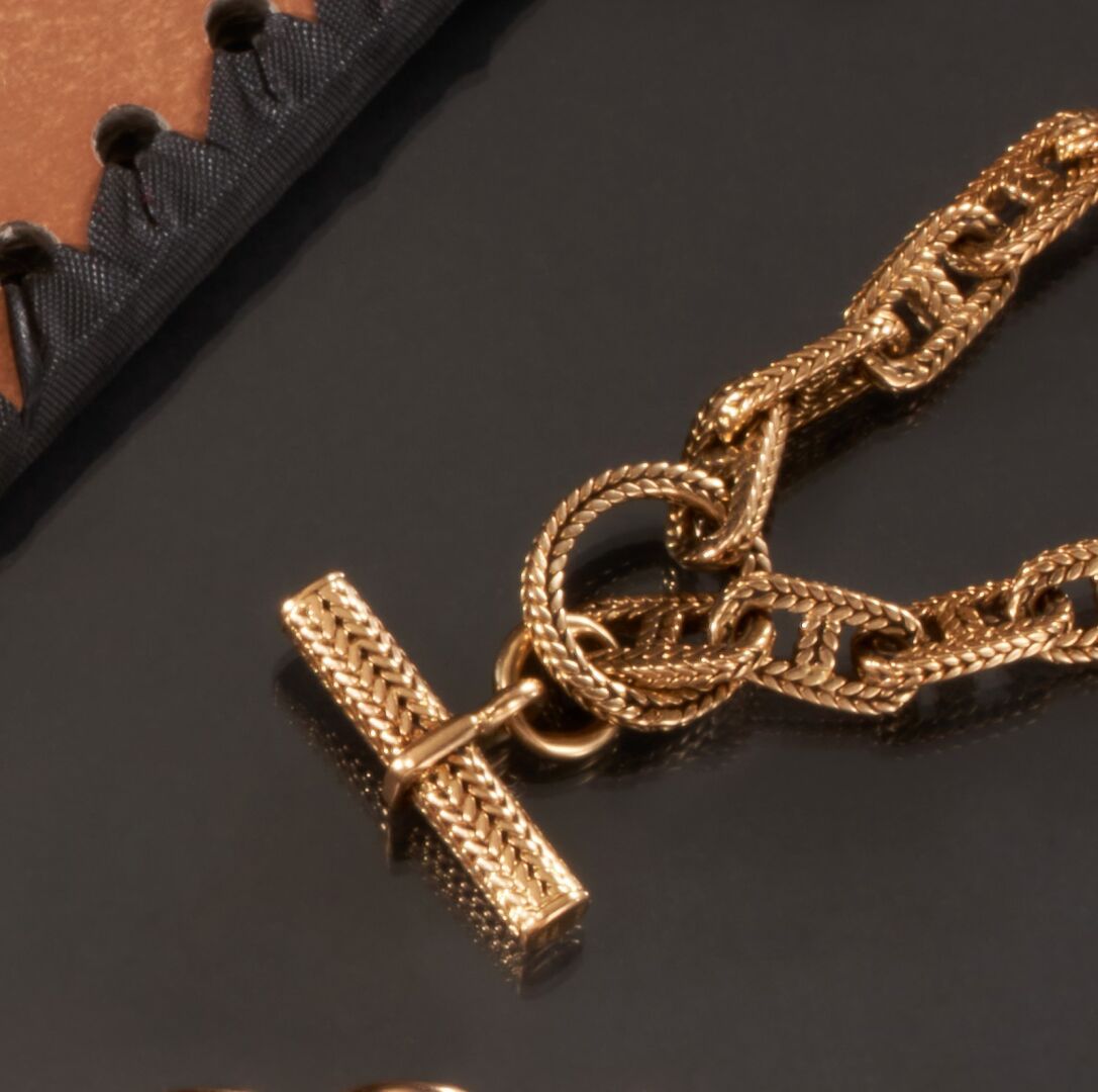 Null 巴黎爱马仕
铰链式黄金手镯，千分之七十五，链节上刻有锚链（穿）。
有签名和编号。
GEORGES LENFANT的作品。
长度：约21厘米
总重量 :&hellip;