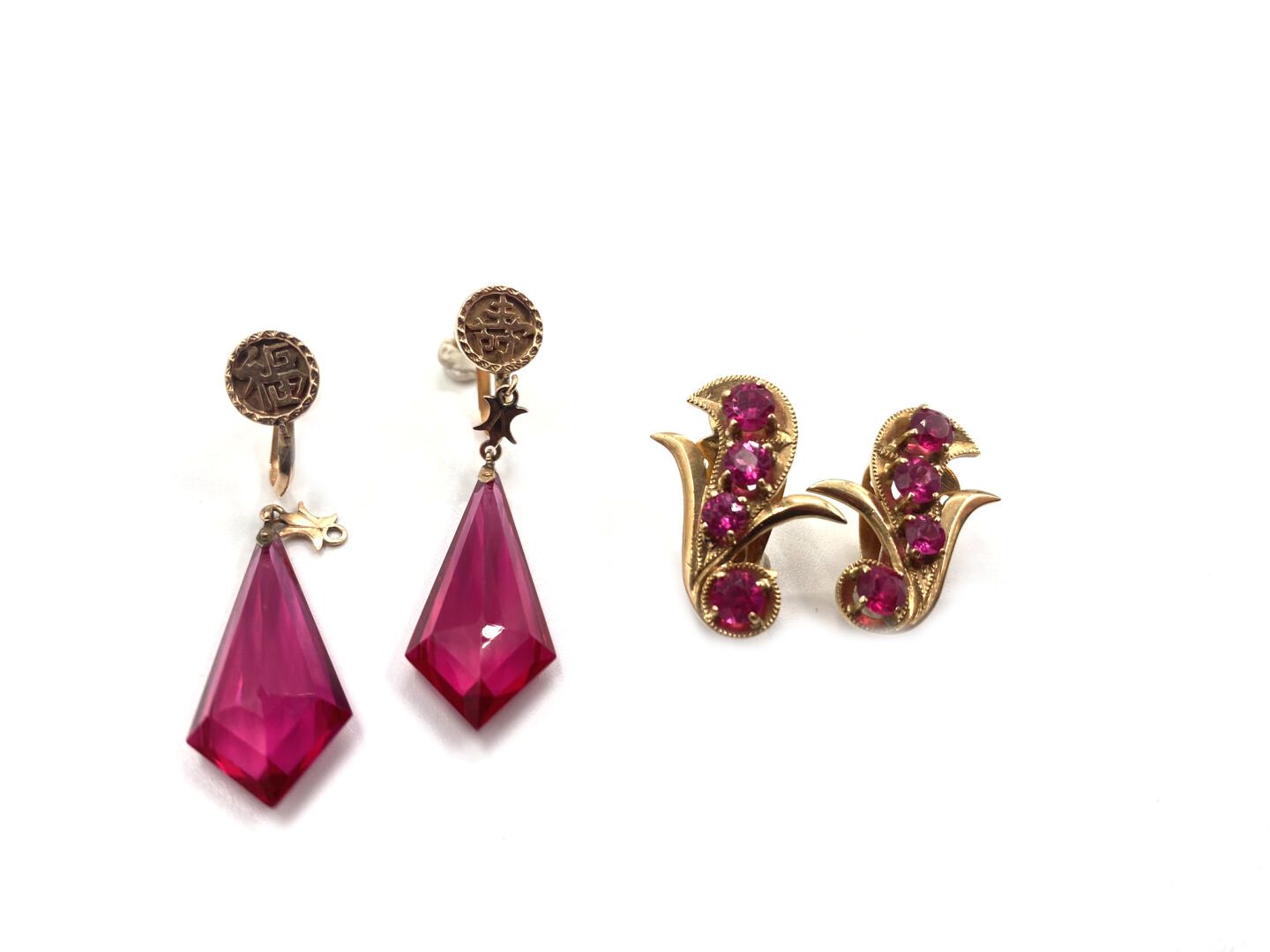 Null Lot decorated with imitation red stones comprising a pair of earrings in ye&hellip;