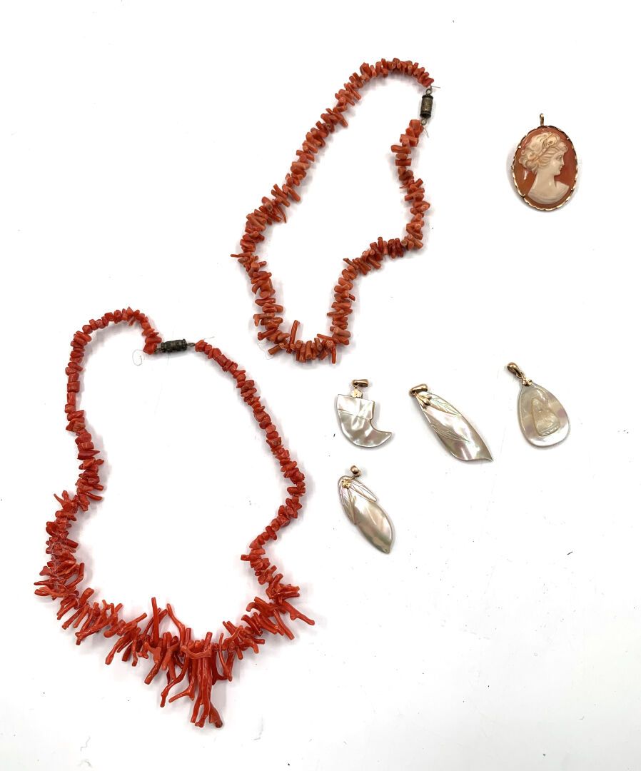 Null Lot including two coral necklaces or composition, four pendants decorated w&hellip;