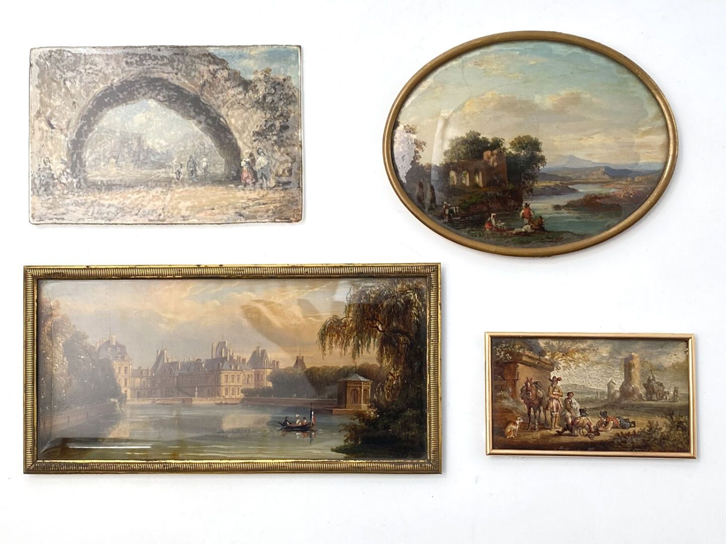 Null Vier kleine Unterglasbilder, die eine Schlossansicht, eine See- oder Landla&hellip;
