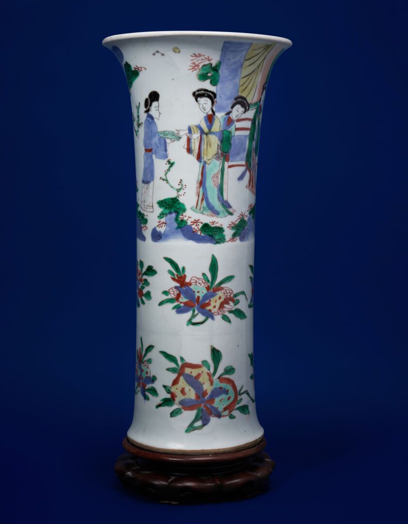 Null Chine
Grand vase de forme cornet en porcelaine à décor polychrome en émaux &hellip;