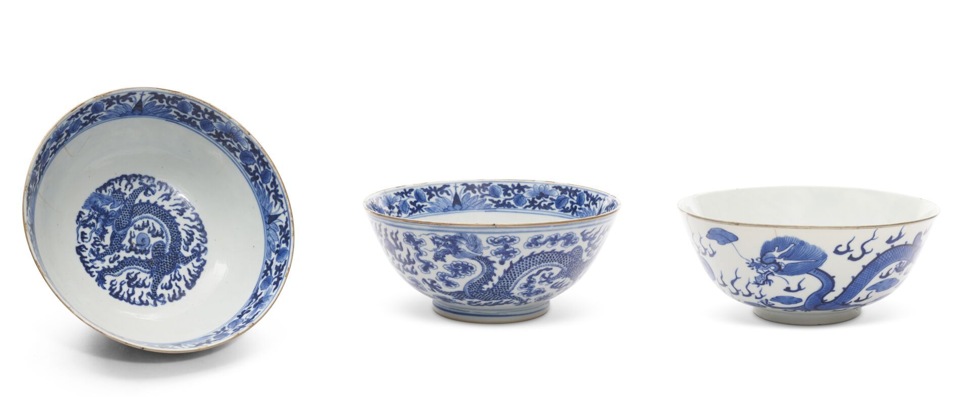 Null 越南用瓷
三只瓷碗，以釉下青色（Hue blue）装饰的云中龙凤。
19和20世纪。
裂缝。