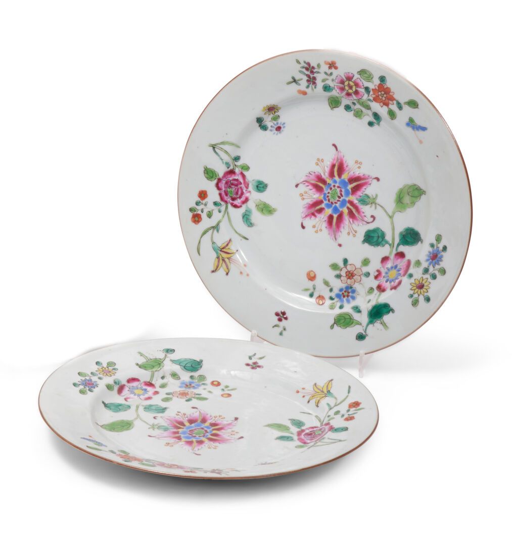 Null Chine
Deux assiettes en porcelaine à décor polychrome des émaux de la famil&hellip;