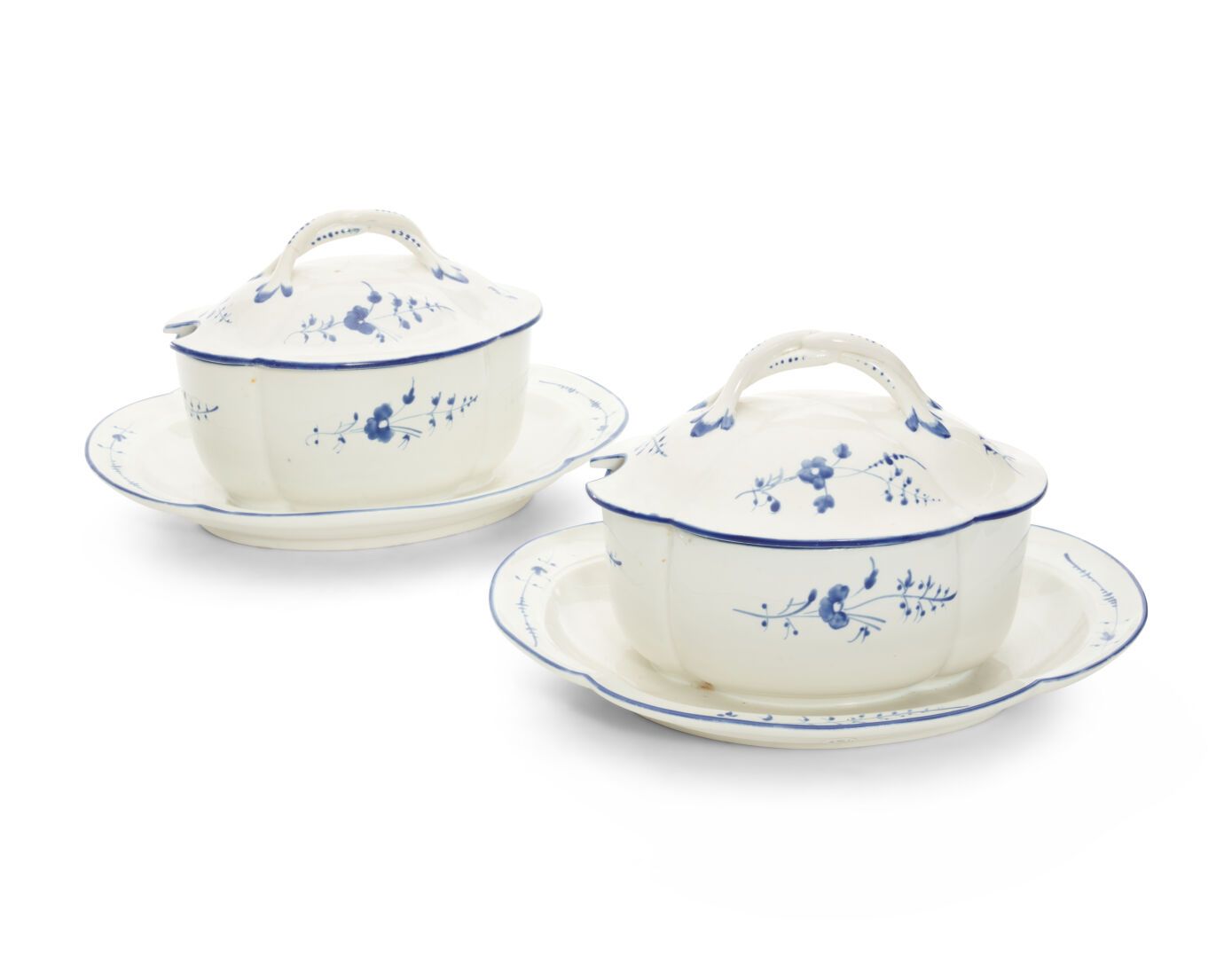 Null CHANTILLY
Pair of covered oval sugar bowls on adjoining trays in four-lobed&hellip;