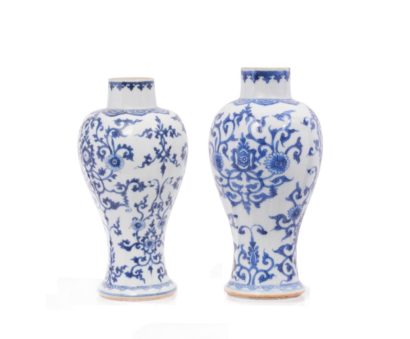 Null Chine
Deux vases de forme balustre en porcelaine à décor en bleu sous couve&hellip;