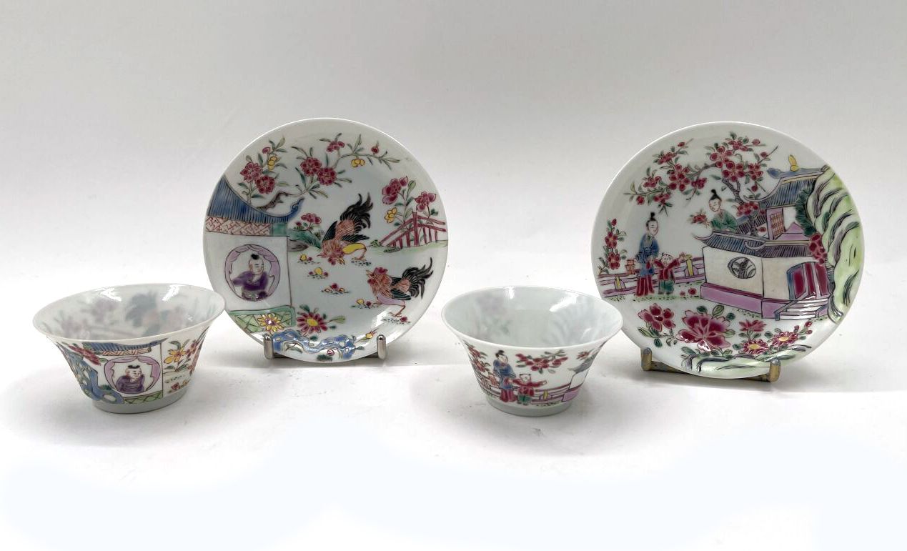 Null CINA, XVIII secolo 
Due sorbetti e relativo piattino in porcellana decorata&hellip;