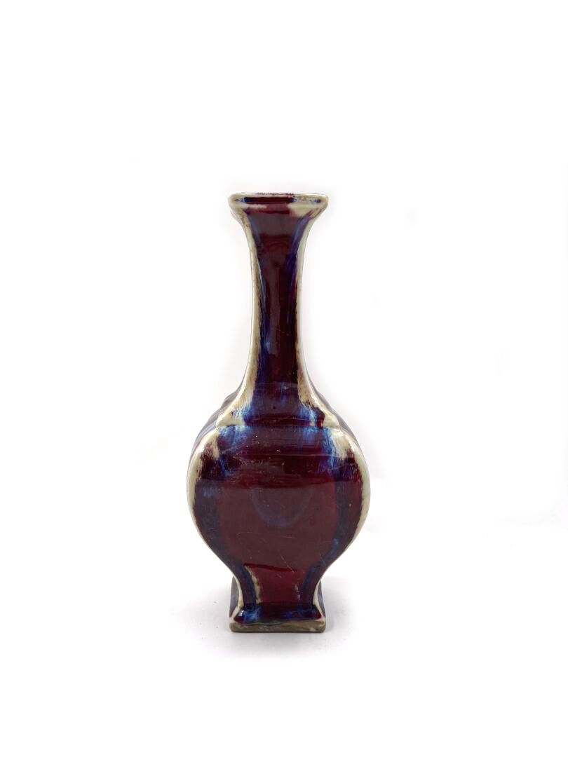 Null CINA
Vaso ottagonale in ceramica smaltata con decorazione a goccia
H. 24 cm