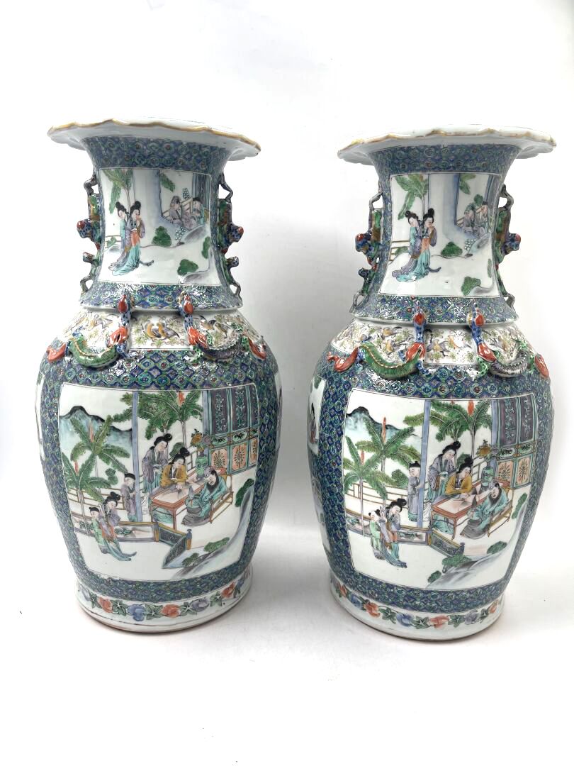 Null CINA
Coppia di grandi vasi a balaustro in porcellana con decorazione a smal&hellip;