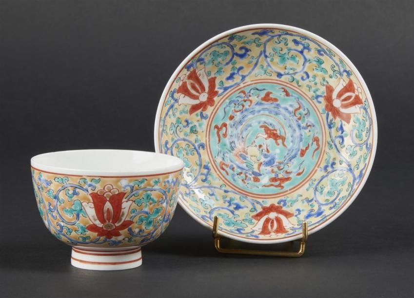Null JAPON
Bol et sa soucoupe en porcelaine à décor polychrome Kakiemon de fleur&hellip;