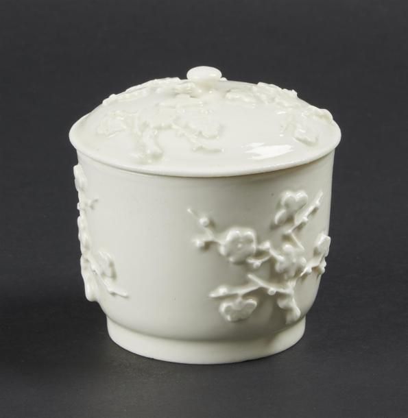 Null SAINT-CLOUD
Pot à sucre rond couvert en porcelaine tendre émaillée blanche &hellip;