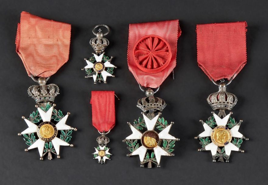 Null Ordre de la Légion d'honneur, fondé en 1802, lot de cinq : une étoile de ch&hellip;