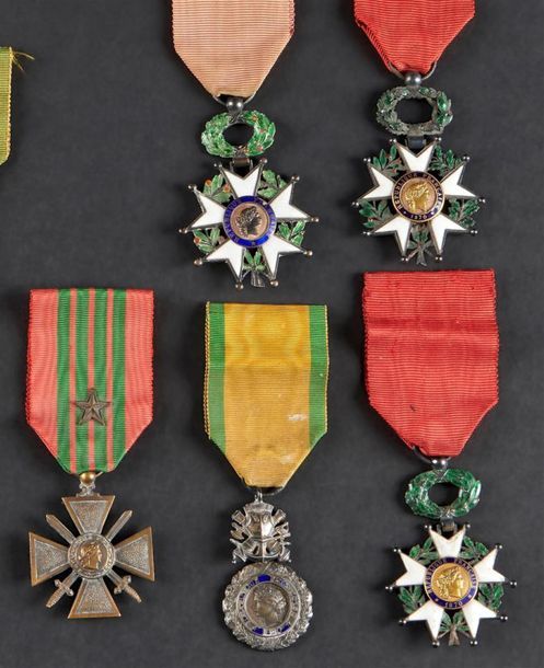 Null Ordre de la Légion d'honneur, lot de quatre étoiles de chevalier de taille &hellip;