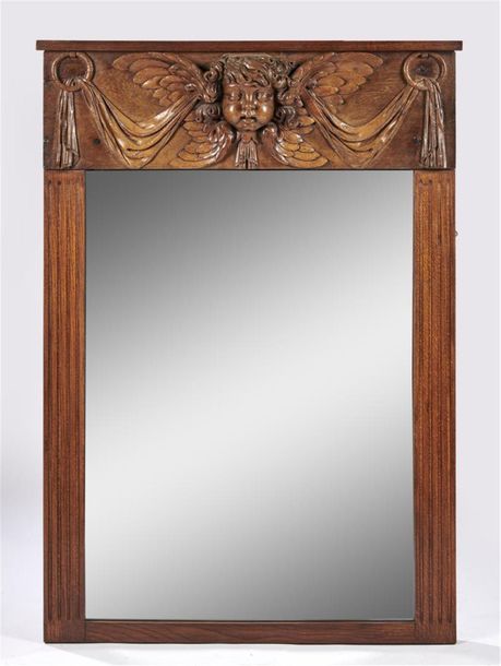 Null TRUMEAU à miroir, de forme rectangulaire en noyer sculpté, le fronton à déc&hellip;