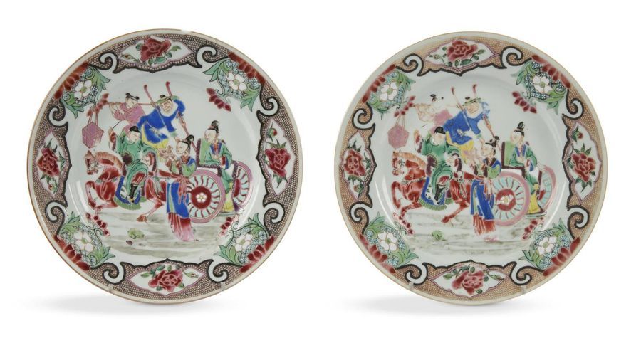 Null Chine
Deux assiettes en porcelaine à décor polychrome des émaux de la Famil&hellip;