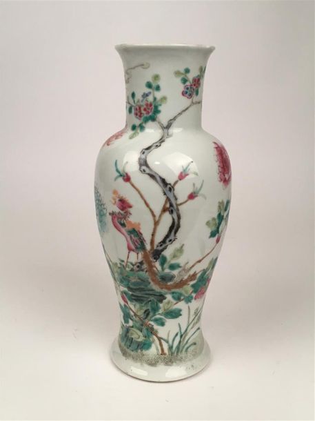 Null Chine
Vase de forme balustre en porcelaine à décor polychrome des émaux de &hellip;