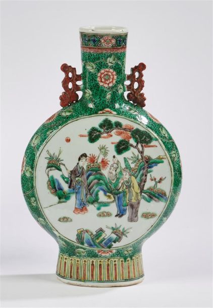 Null Chine
Vase en porcelaine de forme circulaire sur pied et col cylindrique or&hellip;