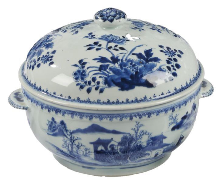 Null Chine
Grande soupière ronde couverte en porcelaine à décor en bleu sous cou&hellip;
