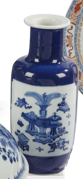 Null Chine
Vase en porcelaine de forme cylindrique à décor en camaïeu bleu d'un &hellip;