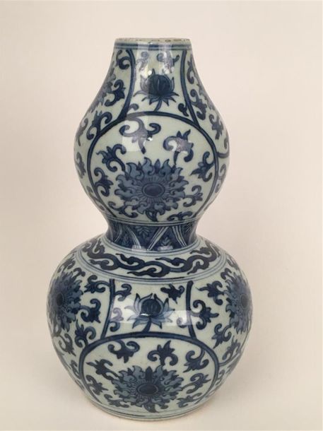 Null Chine
Vase à double renflement en porcelaine à décor en camaïeu bleu de lot&hellip;