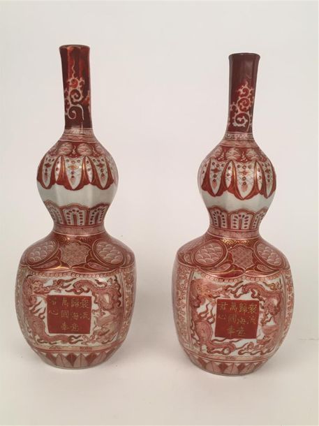 Null Chine
Paire de vases à double renflement en porcelaine à décor en rouge de &hellip;