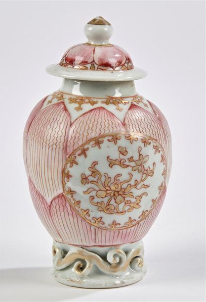 Null Chine
Boite à thé couverte en porcelaine à décor polychrome des émaux de la&hellip;