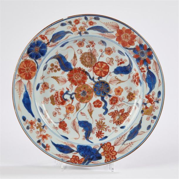 Null Chine
Plat rond en porcelaine à décor bleu, rouge et or dit Imari de lotus &hellip;