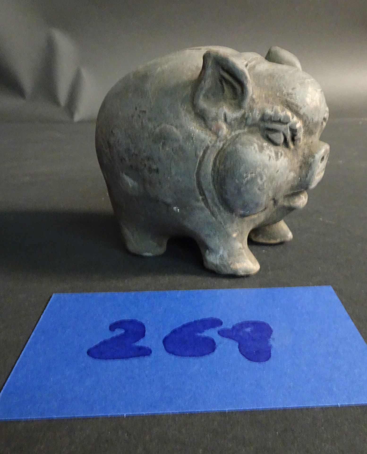 Null Sculpture « Cochon » en terre cuite, tire lire vers 1900, Chine.