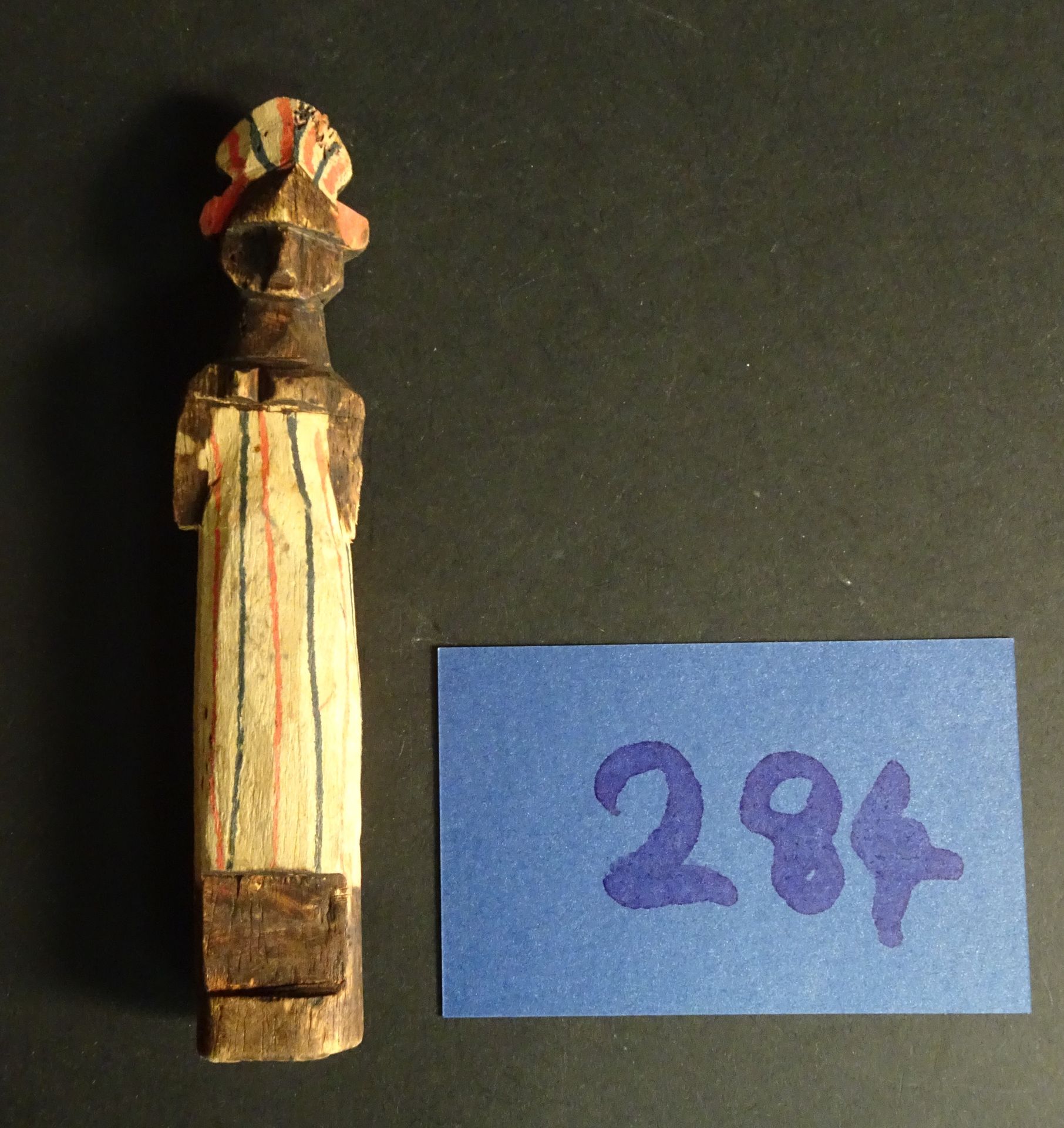 Null Sculpture Burkina Faso, bois et peinture, ancien.

Diamètre : 30 cm